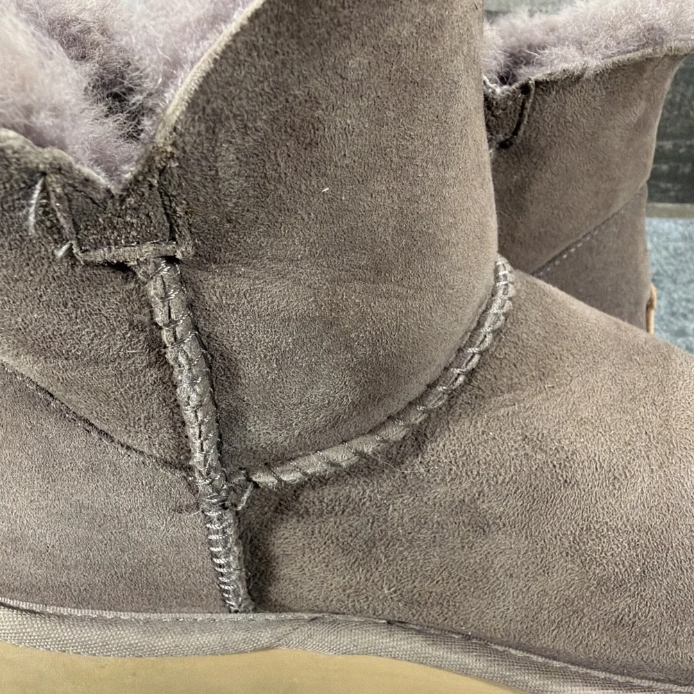 UGG Mini Bailey Button II Flower Boots Women 7 EU 38 Stormy Grey Shearling Suede
